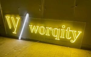 معرفی تابلوهای چلنیوم، کامپوزیت، نئون و موارد استفاده